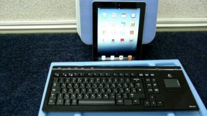 How to connect the keyboard to the iPad?