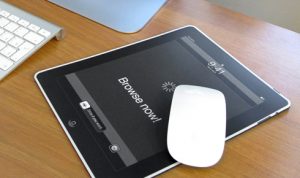 Come collegare il mouse al tablet?