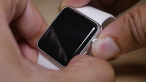 Znova zaženite Apple Watch.