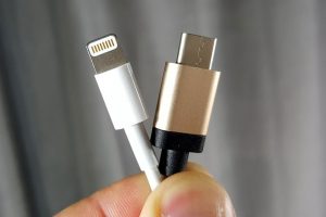 Cablul și fulgerul USB-C