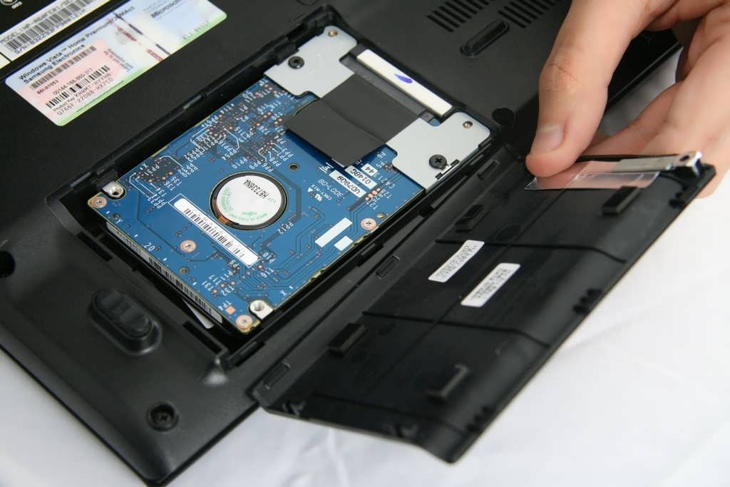 Из-за чего ноутбук сам по себе перезагружается: жесткий диск с битыми секторами